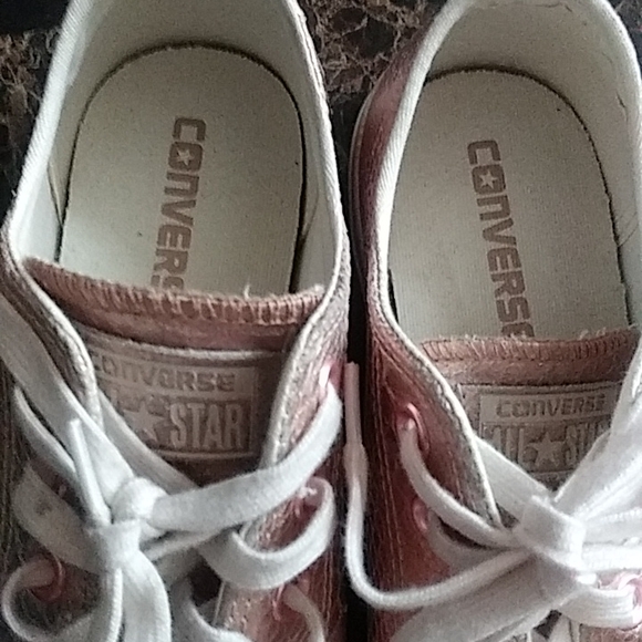 Chucks Converse Low. Size 8.5. Metallic Pink. USED! White Soles & White Shoelace - Picture 4 of 4